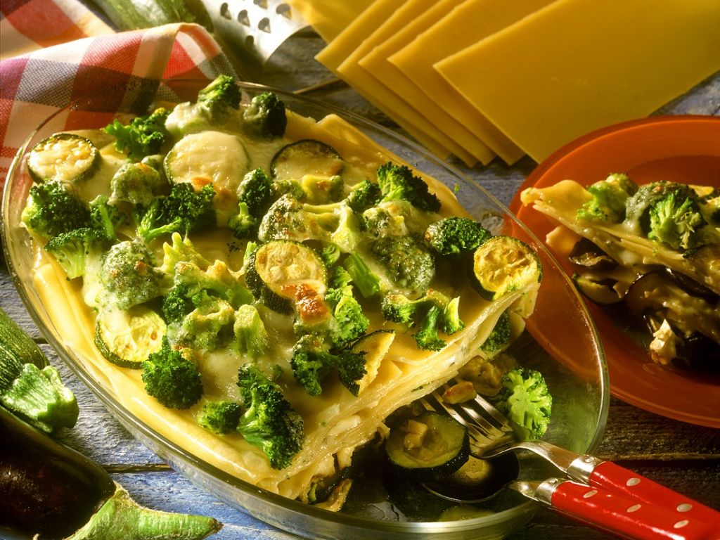 grüne Gemüse-Lasagne Rezept | EAT SMARTER