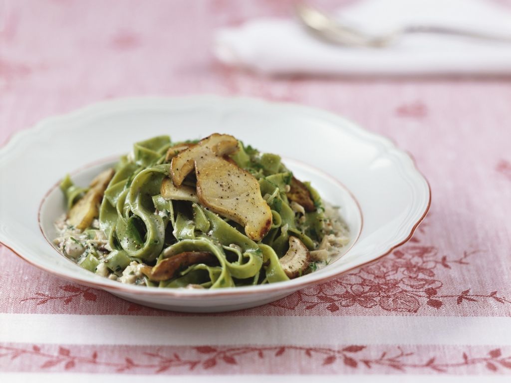 Grüne Nudeln mit Pilzen Rezept | EAT SMARTER