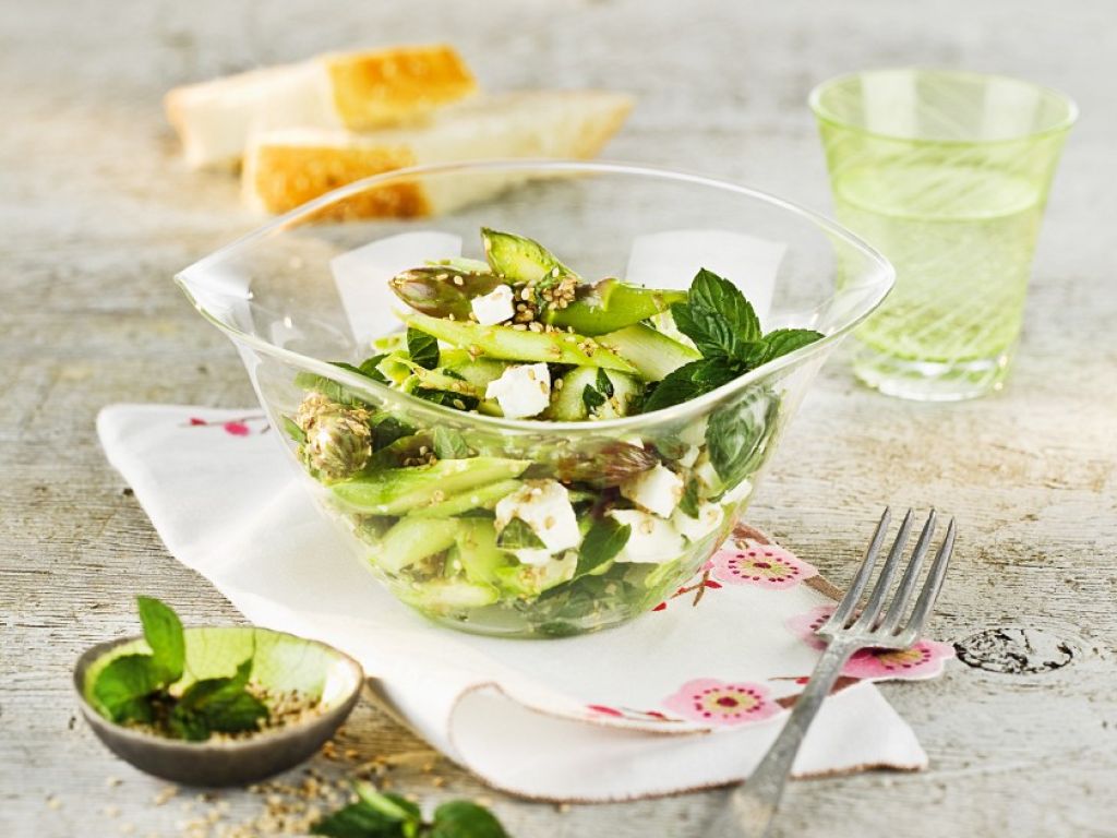 Grüner Spargelsalat mit Feta Rezept | EAT SMARTER