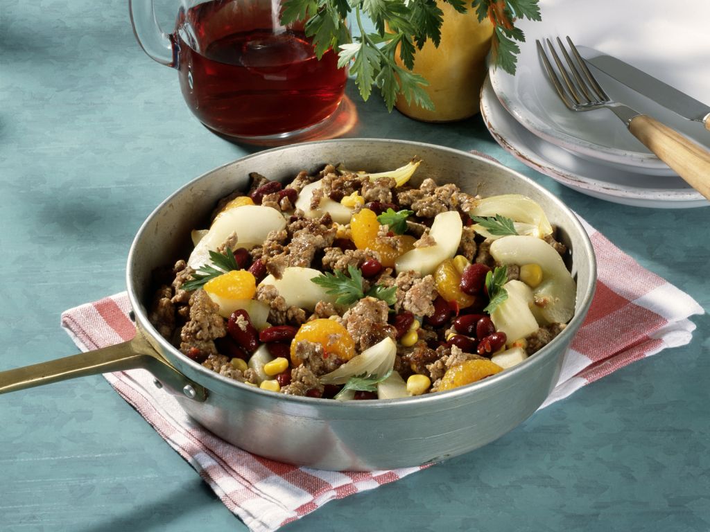 Gurken-Hack-Pfanne mit roten Bohnen Rezept | EAT SMARTER