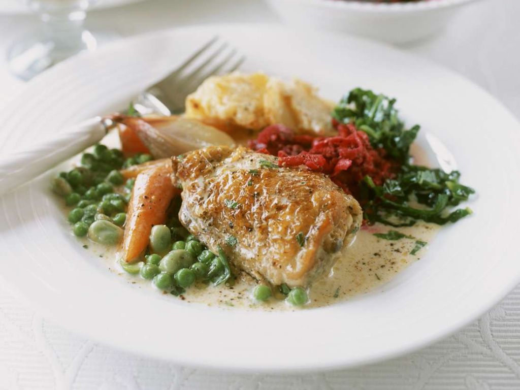 Hähnchen mit Erbsen und Möhren Rezept | EAT SMARTER