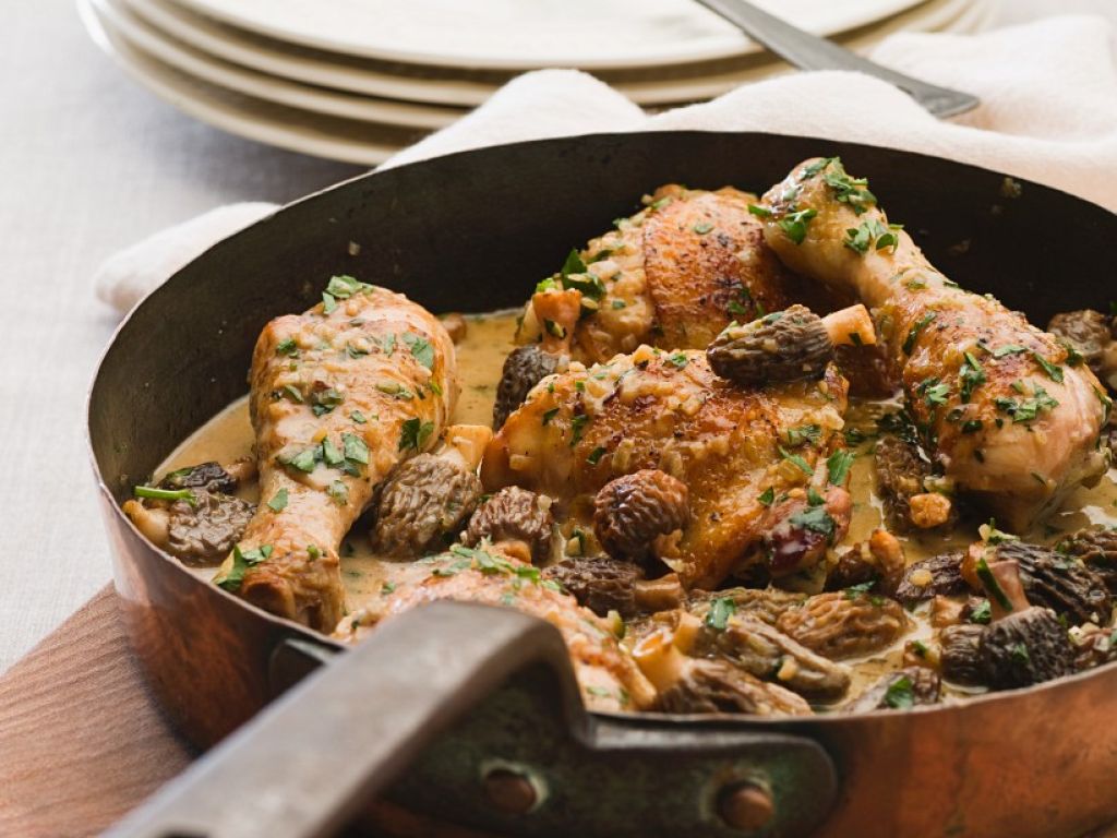 Hähnchen mit Morchelrahmsauce Rezept | EAT SMARTER