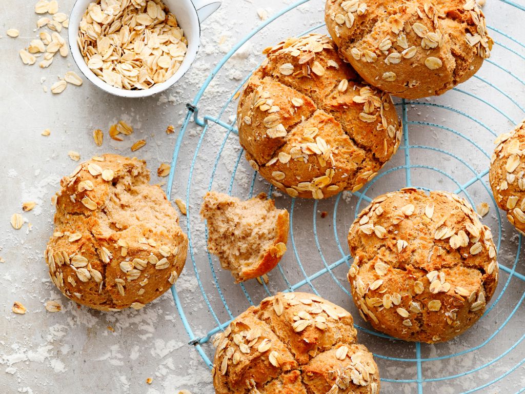 Hafer-Dinkel-Brötchen Rezept | EAT SMARTER