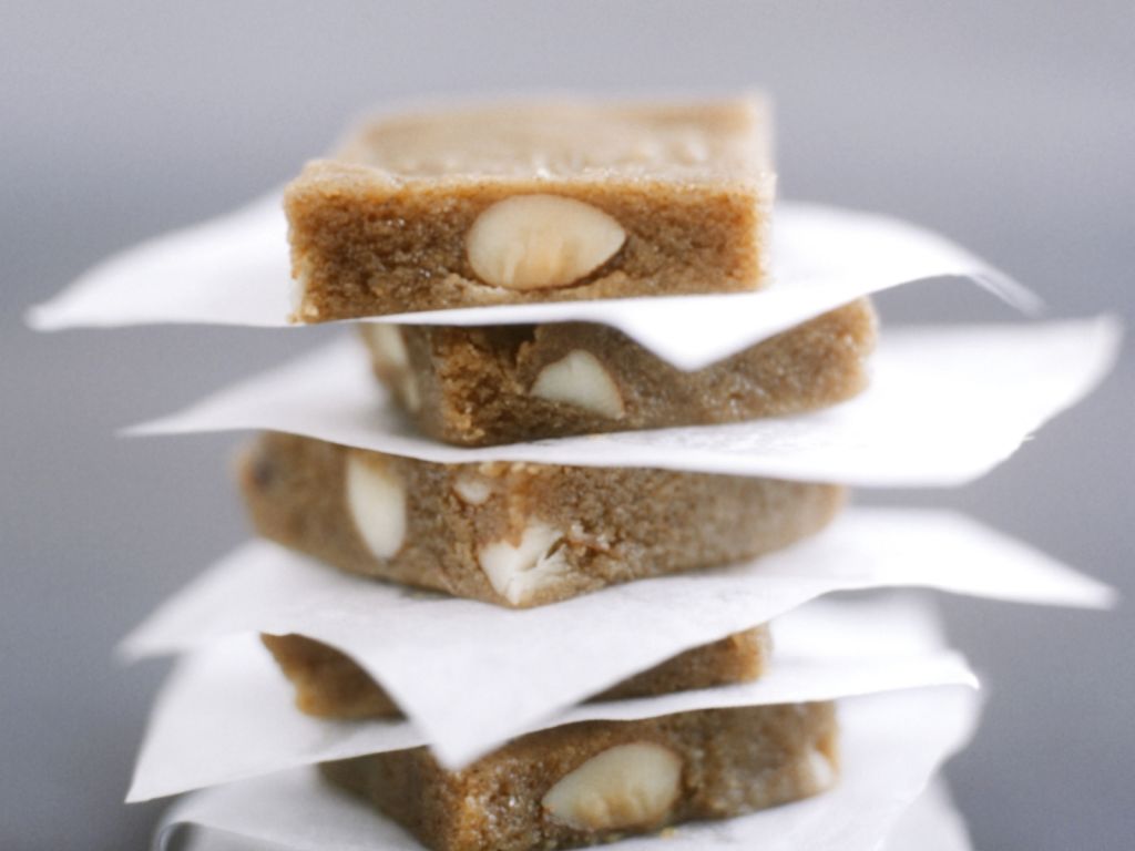 Halva mit Kaffee und Mandeln Rezept | EAT SMARTER