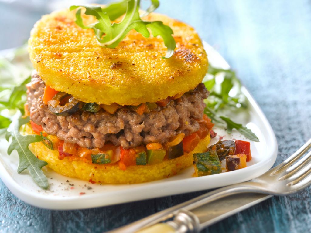 Hamburger mit PolentaPatties Rezept EAT SMARTER