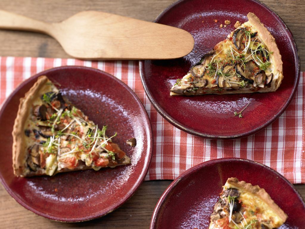 Herzhafte Tarte mit Pilzen Rezept | EAT SMARTER