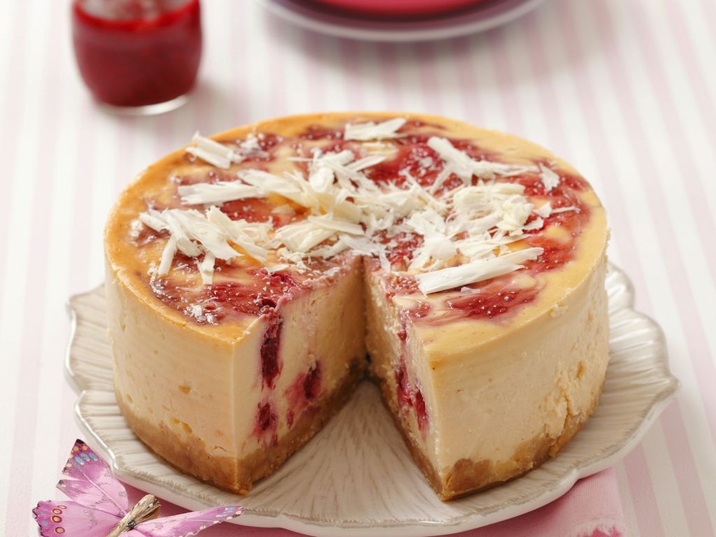 Himbeer-Käsekuchen mit Knusperboden Rezept | EAT SMARTER