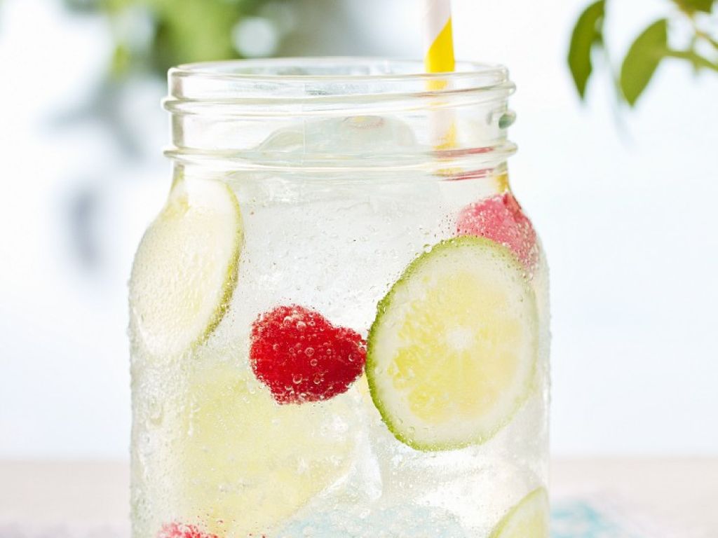 Himbeer-Limetten-Limonade Rezept | EAT SMARTER