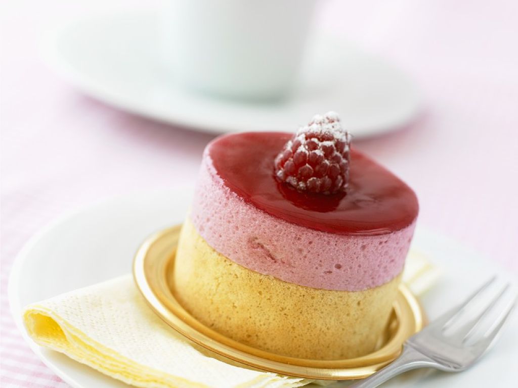 HimbeerPetitFour Rezept EAT SMARTER