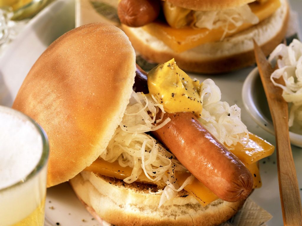 Hot Dog mit Sauerkraut und Käse Rezept EAT SMARTER