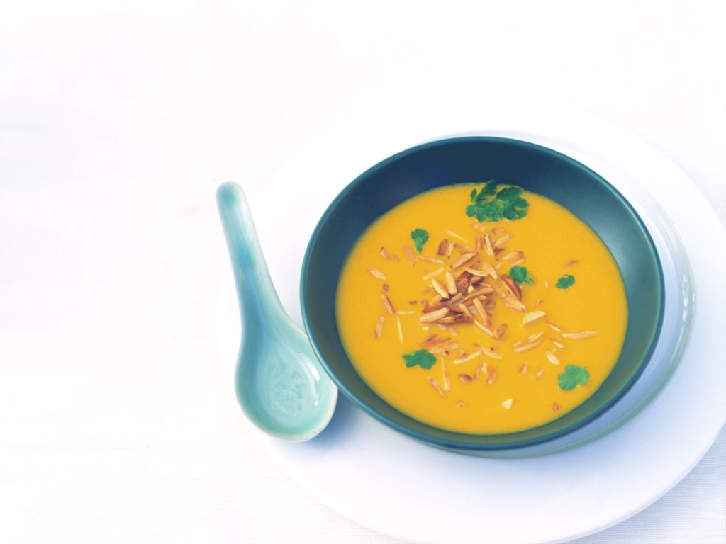 Ingwer-Möhrensuppe auf asiatische Art Rezept | EAT SMARTER Ingwer-Möhrensuppe auf asiatische Art Rezept | EAT SMARTER
