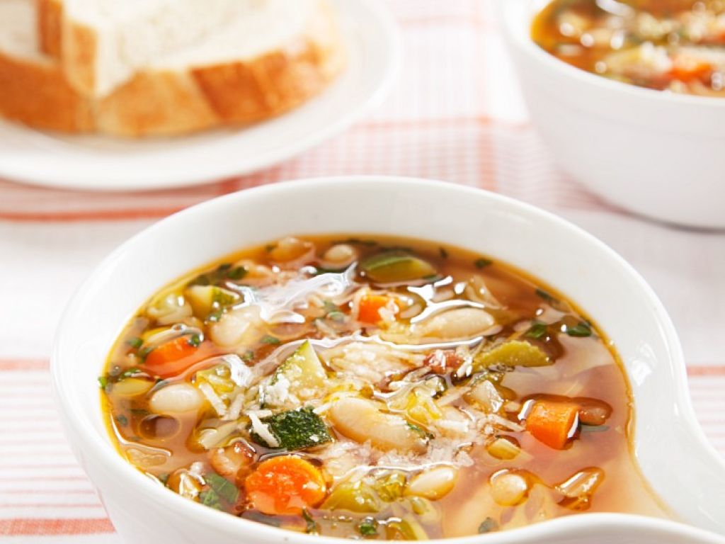 Italienische Minestrone Rezept | EAT SMARTER