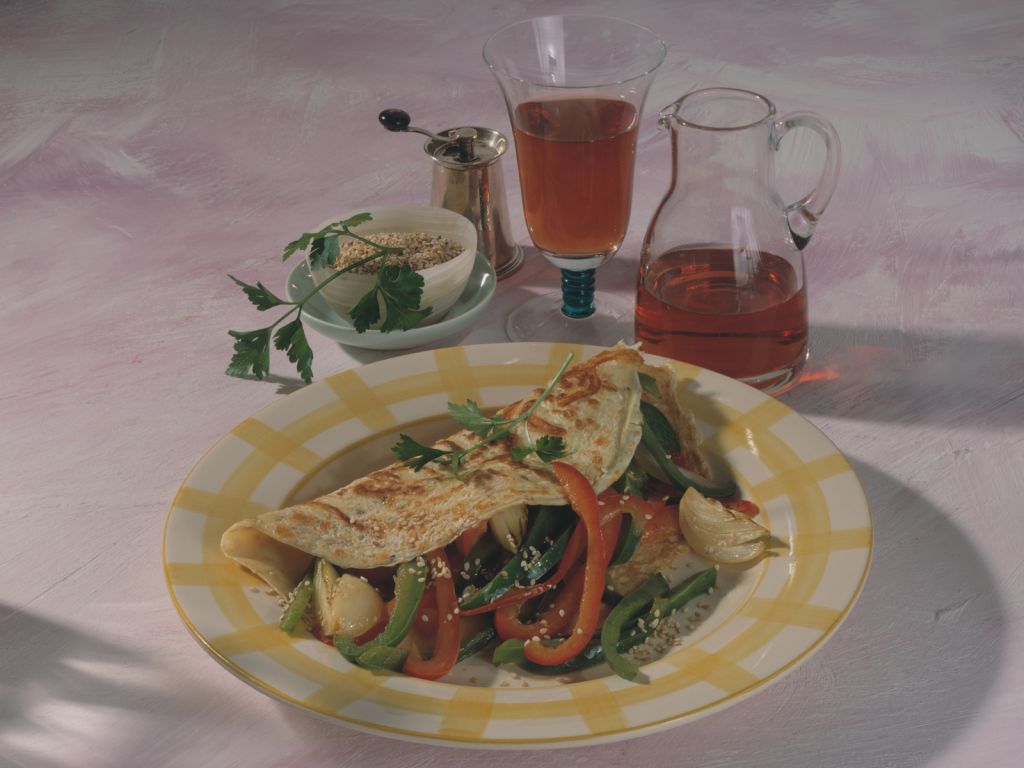 Käse-Sesam-Pfannkuchen Rezept | EAT SMARTER