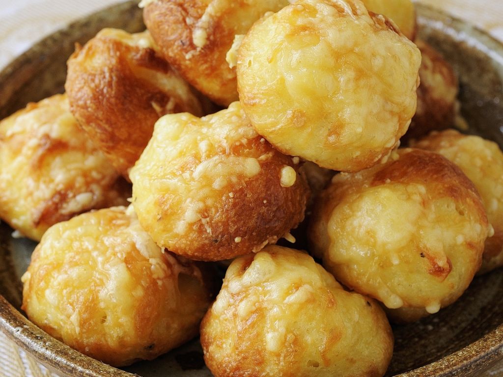 Käsebällchen auf französische Art Rezept | EAT SMARTER