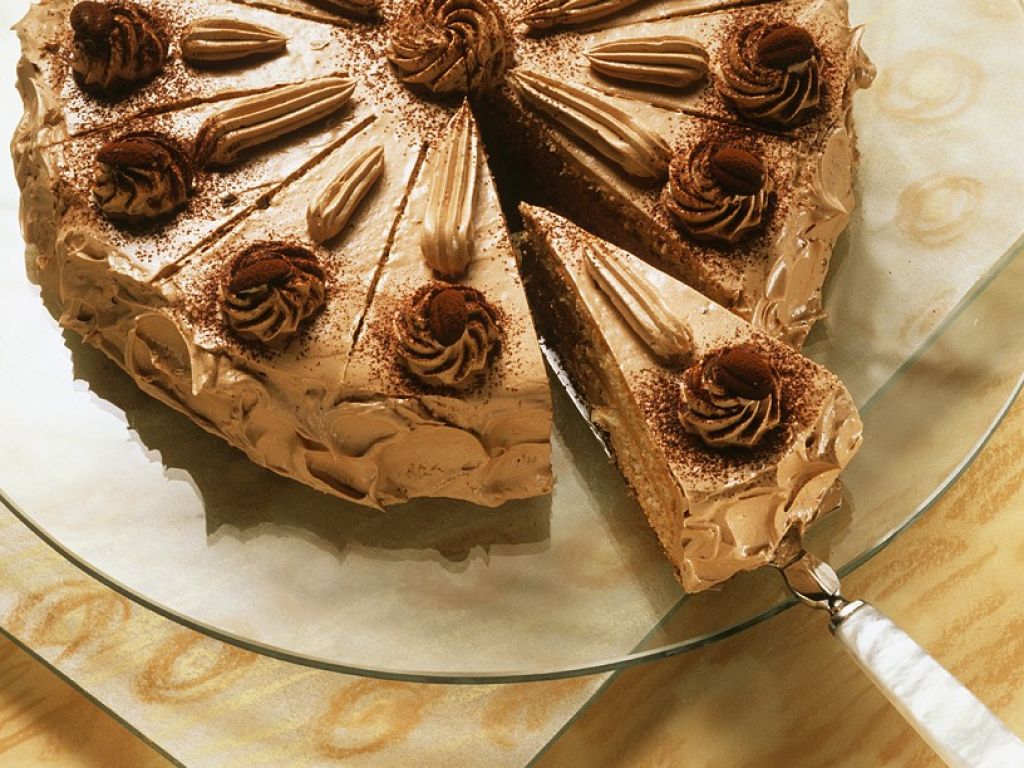 Kaffee-Cremetorte Rezept | EAT SMARTER