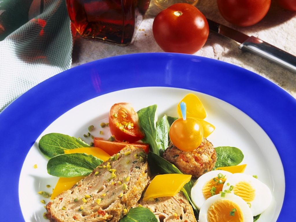 Kalter Hackbraten mit Salat Rezept | EAT SMARTER Kalter Hackbraten mit Salat Rezept | EAT SMARTER