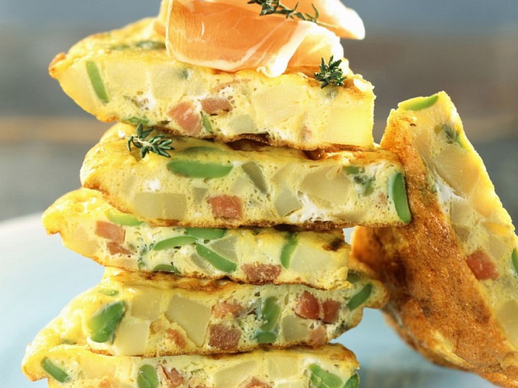 Kartoffel-Tortilla mit Bohnen und Speck Rezept | EAT SMARTER