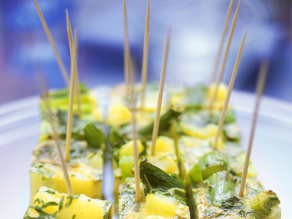 Kartoffel-Tortilla mit Spargel Rezept | EAT SMARTER