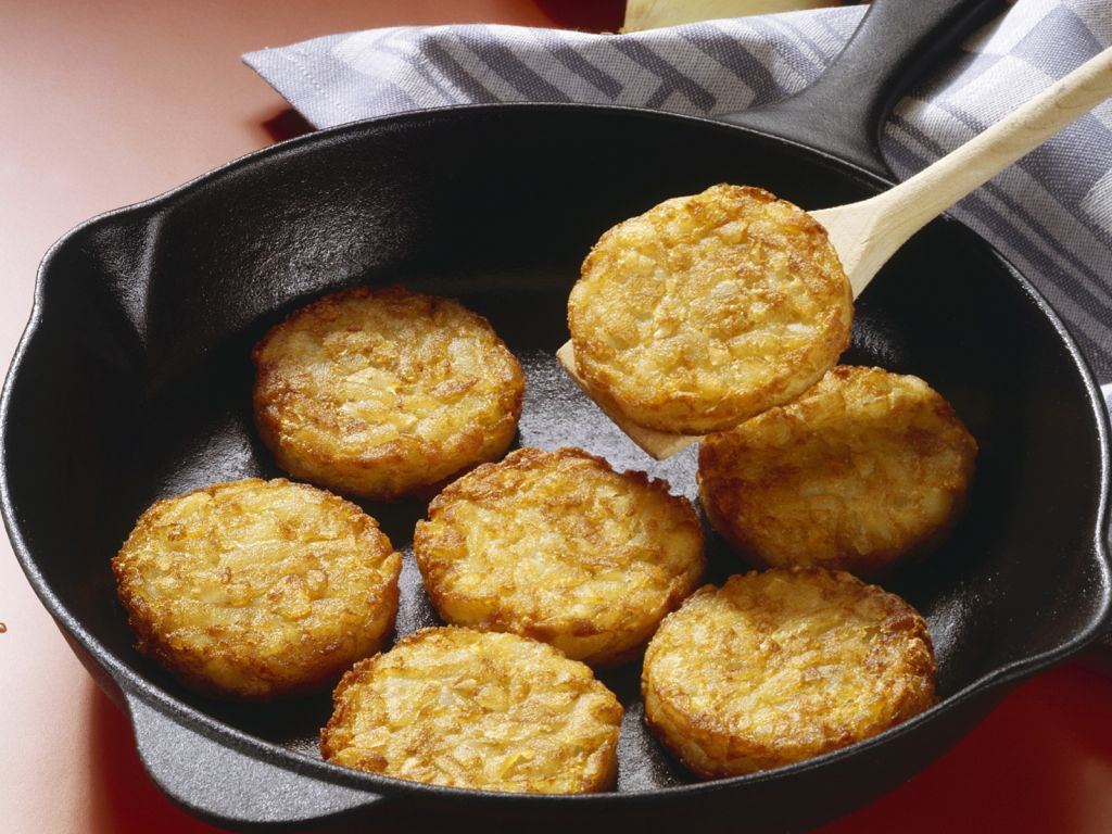 Kartoffel-Zwiebel-Bratlinge Rezept | EAT SMARTER