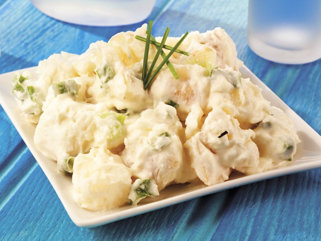 Kartoffelsalat mit Mayo-Joghurtdressing Rezept | EAT SMARTER