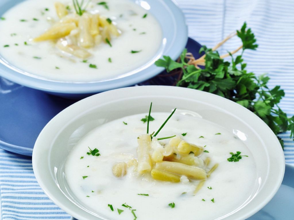 Kartoffelsuppe mit Wachsbohnen Rezept | EAT SMARTER
