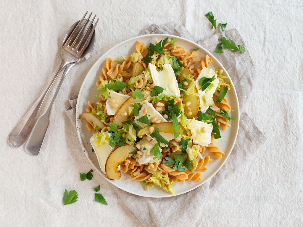 KichererbsenPasta mit Weichkäse und Birnen Rezept EAT SMARTER