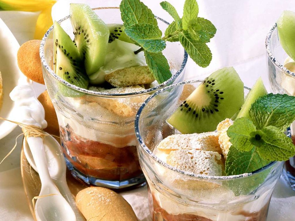 Kiwi-Tiramisu Rezept | EAT SMARTER