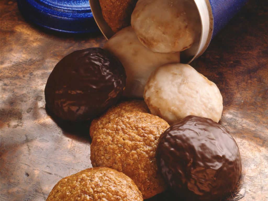 Klassische Elisenlebkuchen Rezept | EAT SMARTER
