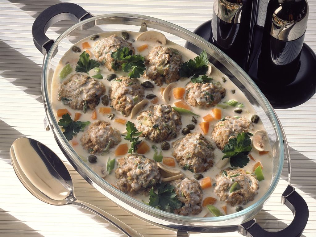 Königsberger Klopse mit Gemüsesauce Rezept | EAT SMARTER