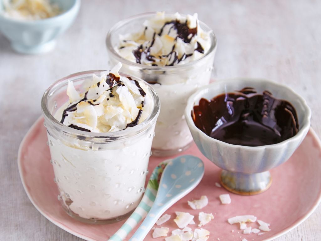 Kokoscreme mit Schokolade: Low-Carb-Dessert Rezept | EAT SMARTER