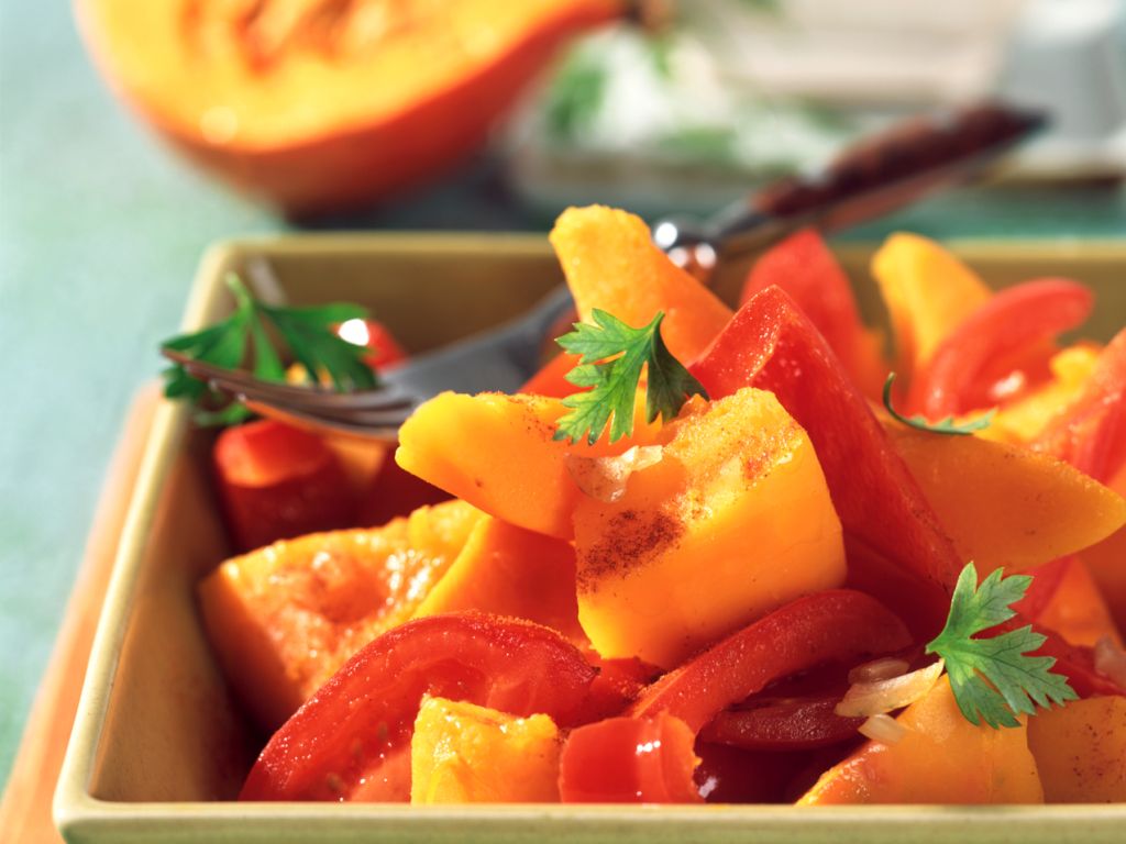 Kürbisgemüse mit Joghurtdipp Rezept | EAT SMARTER