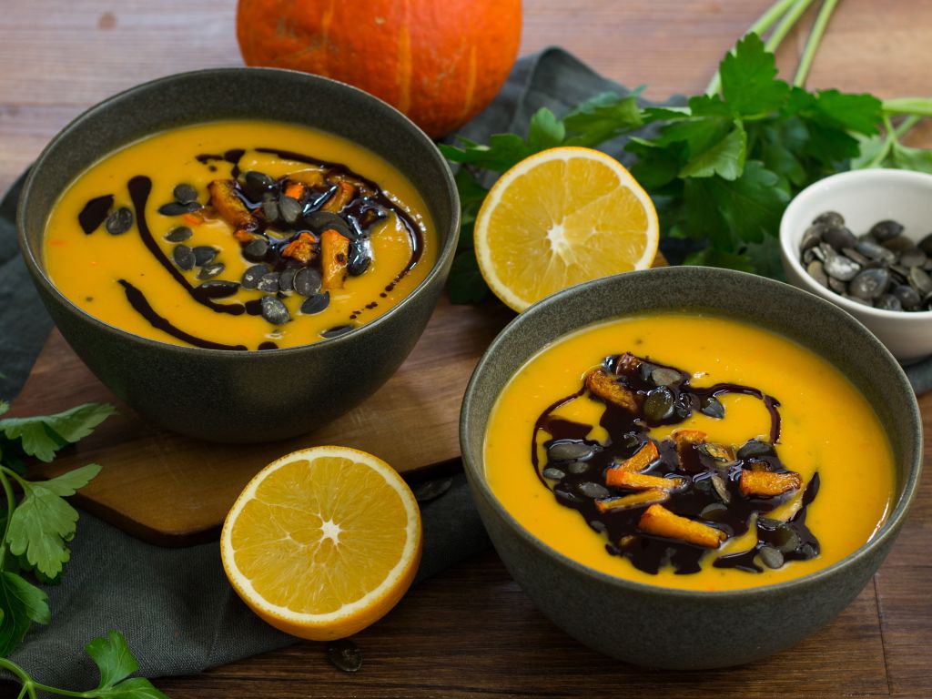 Kürbissuppe mit Hokkaido Rezept | EAT SMARTER