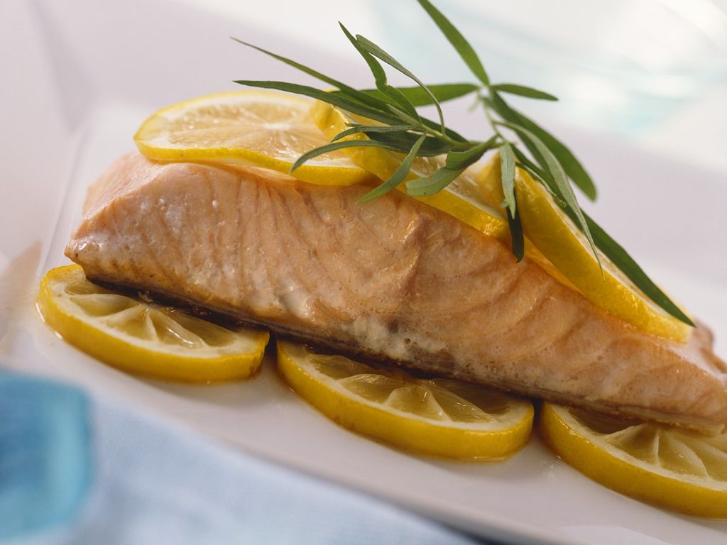 Lachs mit Zitrone Rezept | EAT SMARTER Lachs mit Zitrone Rezept | EAT SMARTER