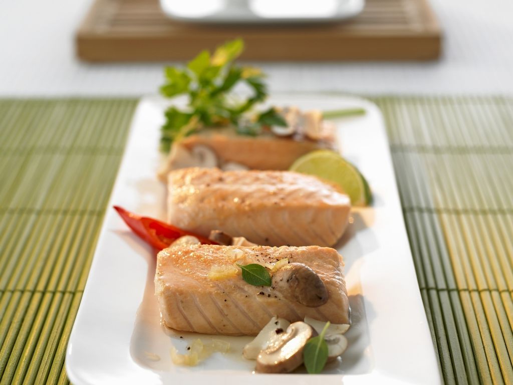 Lachs mit Zitronengras Rezept | EAT SMARTER