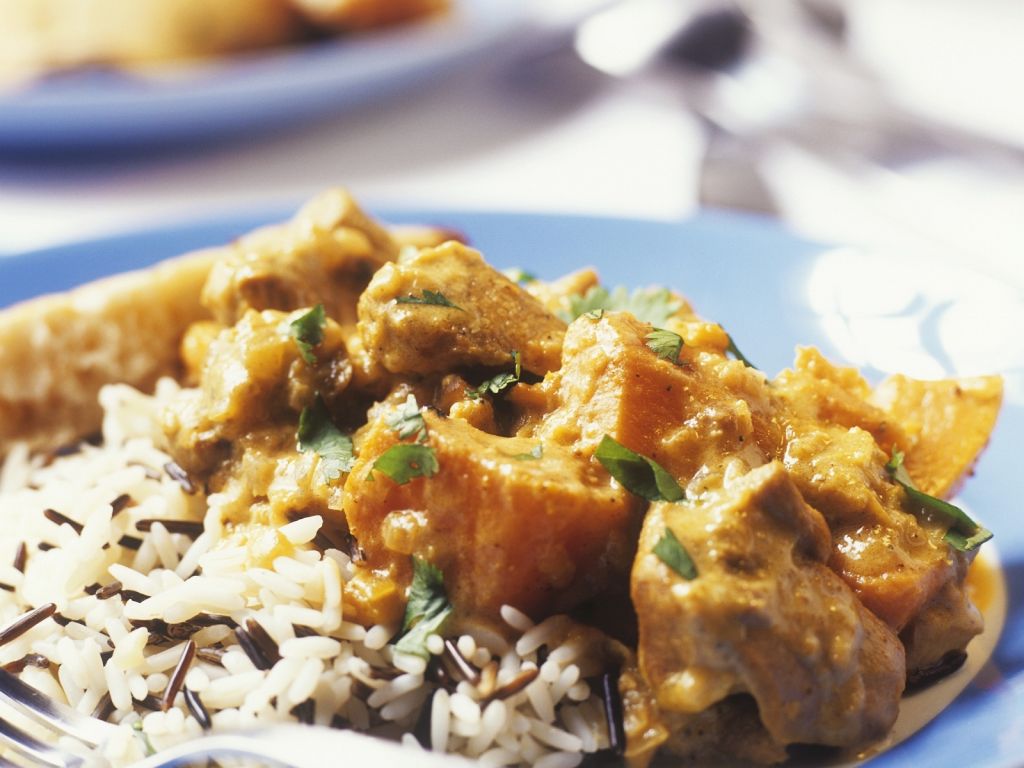 Lammcurry mit Süßkartoffel dazu Wildreis Rezept | EAT SMARTER