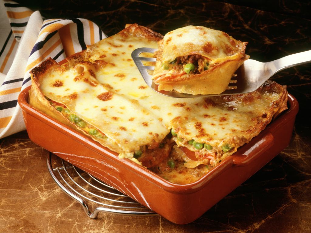 Lasagne mit Hackfleisch und Erbsen Rezept | EAT SMARTER