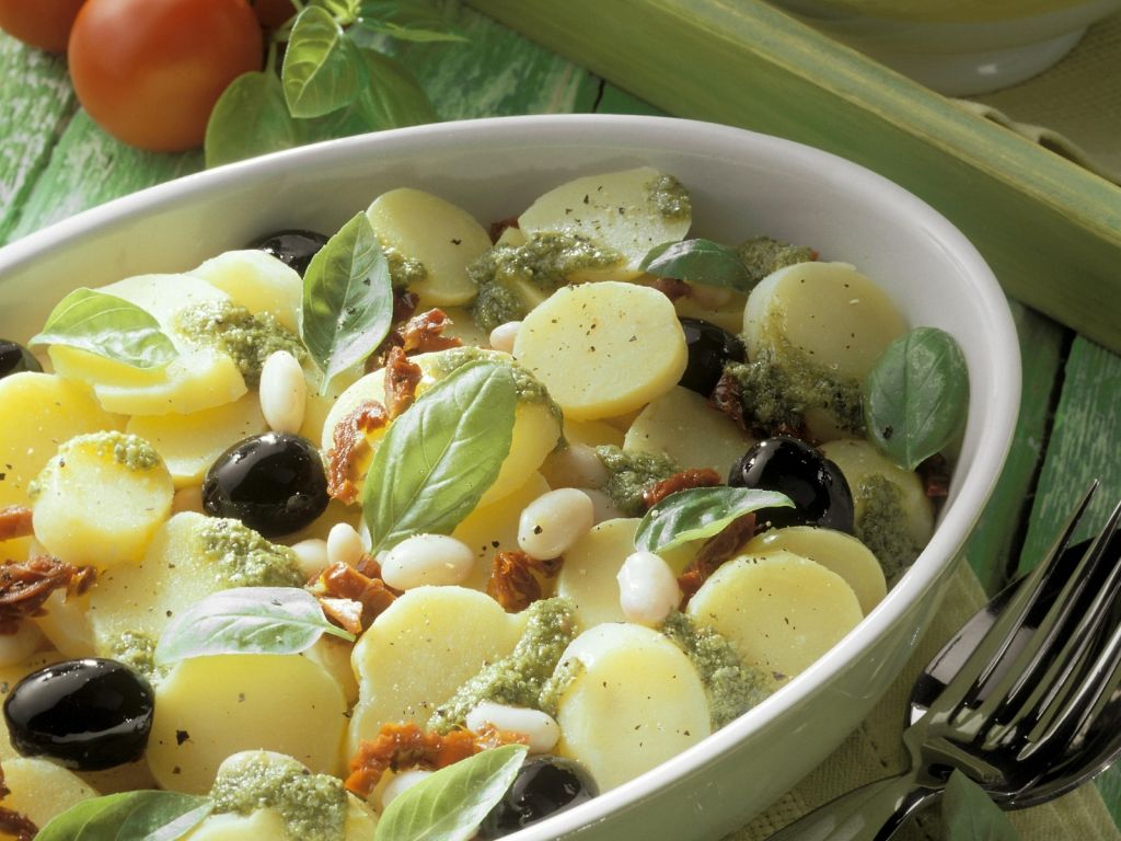 Ligurischer Kartoffelsalat mit weißen Bohnen Rezept | EAT SMARTER Ligurischer Kartoffelsalat mit weißen Bohnen Rezept | EAT SMARTER