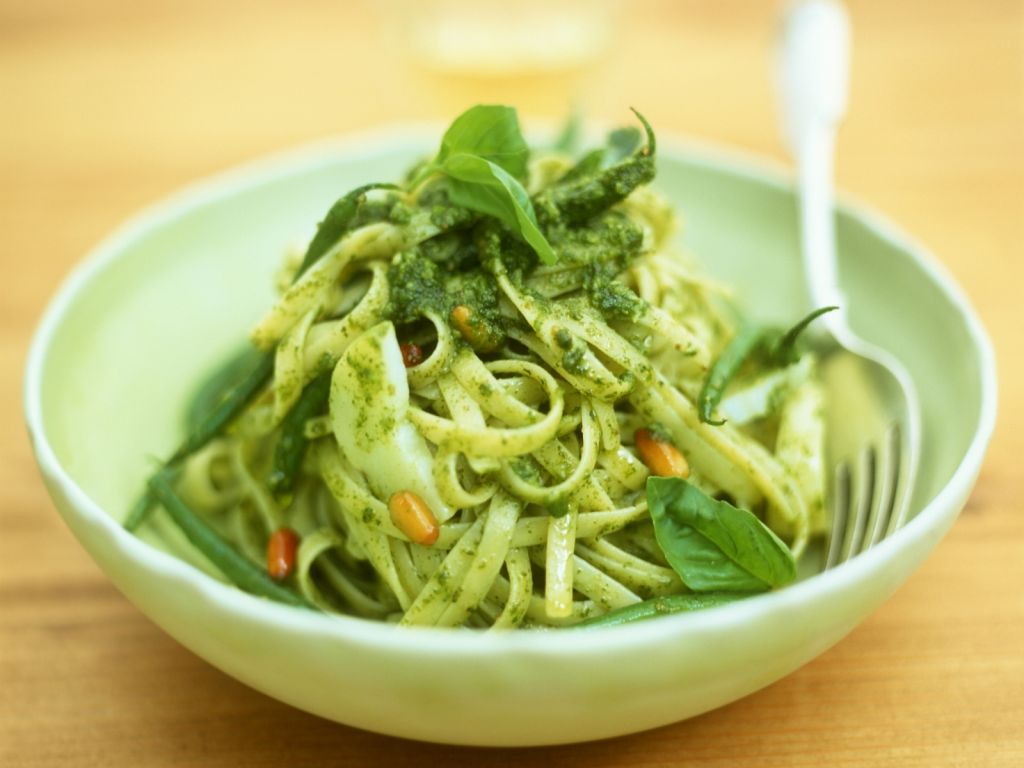 Linguine mit Pesto Rezept EAT SMARTER