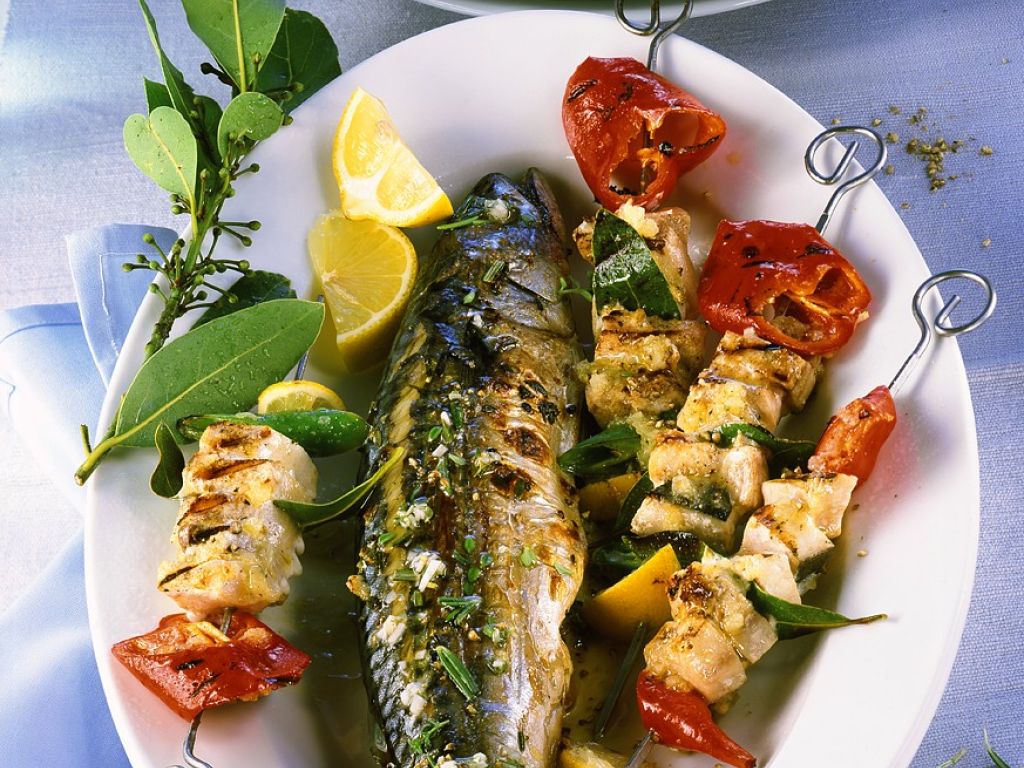 Makrele und Fischspieße vom Grill Rezept | EAT SMARTER