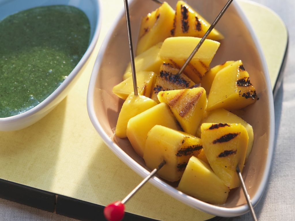 Mango vom Grill mit Minzsauce Rezept EAT SMARTER