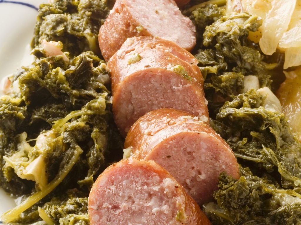Mettwurst mit Grünkohlgemüse Rezept | EAT SMARTER