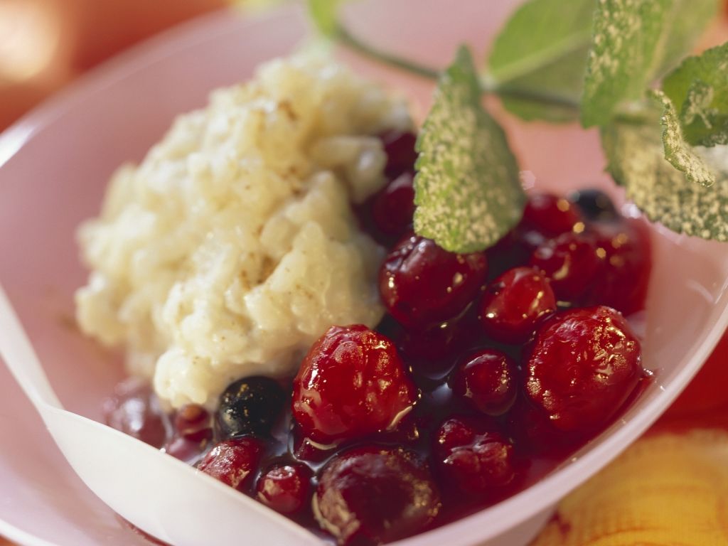 Milchreis mit Beerenkompott Rezept | EAT SMARTER