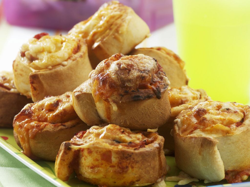 Mini-Pizzaschnecken Rezept | EAT SMARTER Mini-Pizzaschnecken Rezept | EAT SMARTER
