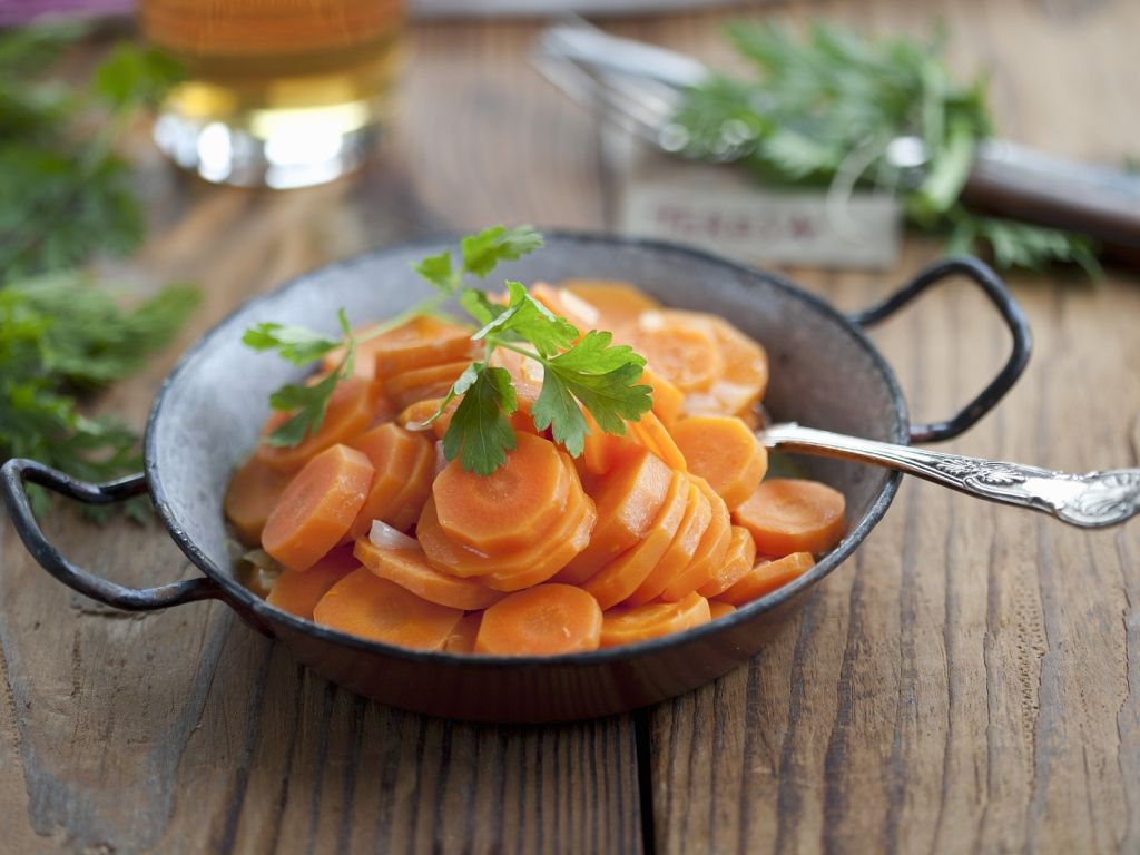 Möhrengemüse Rezept | EAT SMARTER