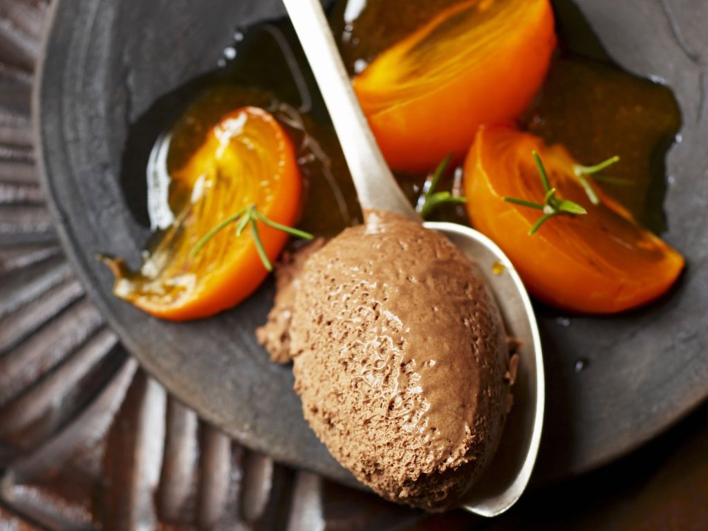 Mousse au Chocolat mit Kaki Rezept | EAT SMARTER