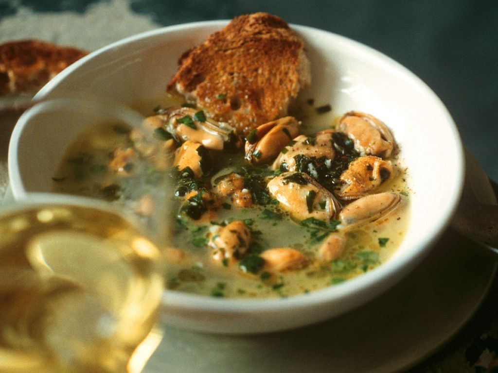 Muschelsuppe Rezept | EAT SMARTER