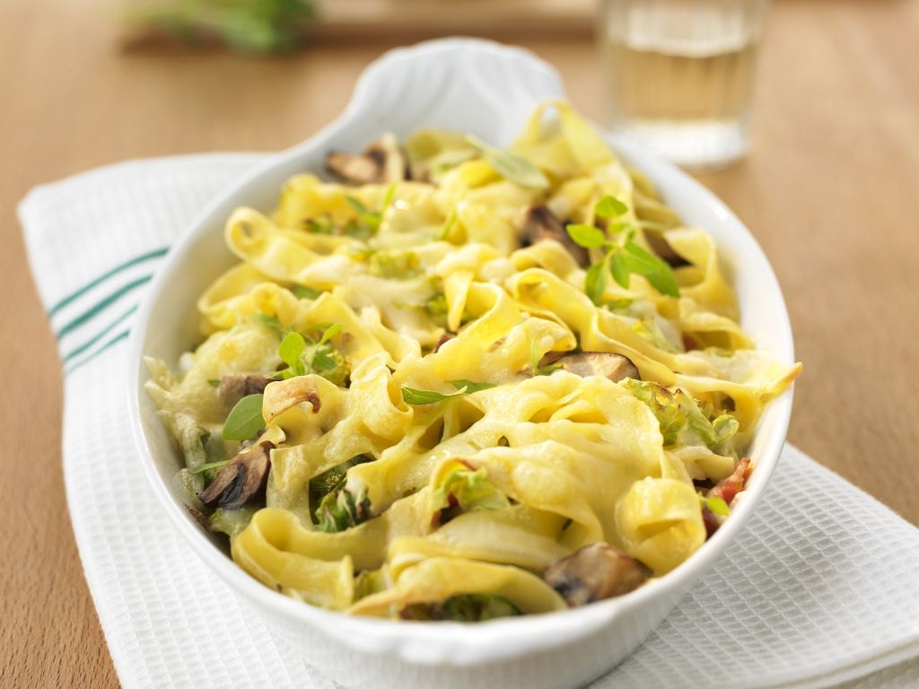 Nudelauflauf mit Chinakohl Rezept | EAT SMARTER