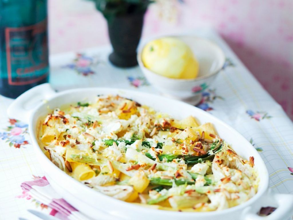 Nudelauflauf mit Fenchel und Feta Rezept | EAT SMARTER