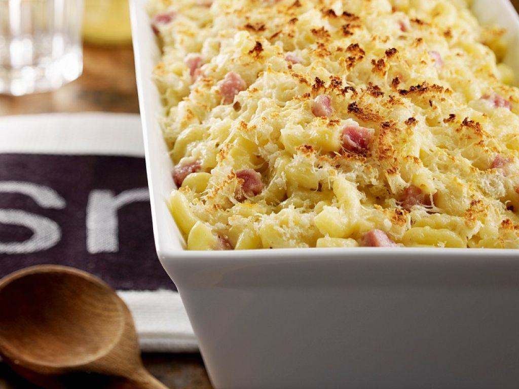 Nudelgratin mit Käse und Schinken Rezept | EAT SMARTER Nudelgratin mit Käse und Schinken Rezept | EAT SMARTER
