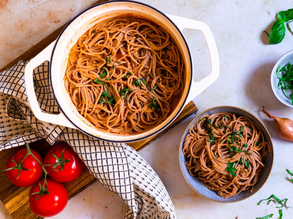Nudeln mit Gemüsesauce Rezept | EAT SMARTER